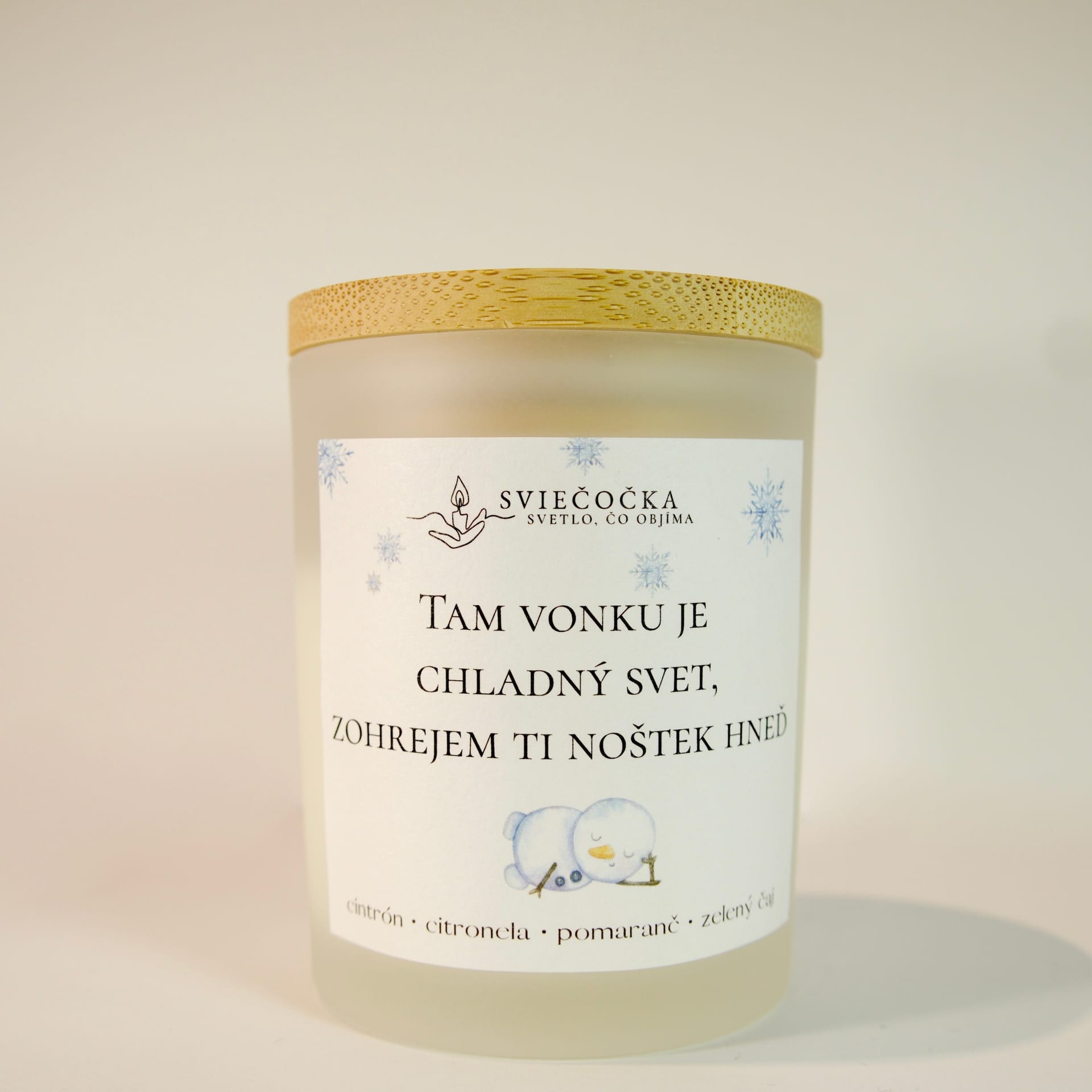 Noštek - snehuliak - citrón · citronela · pomaranč · zelený čaj - ručne vyrábaná sójová sviečka