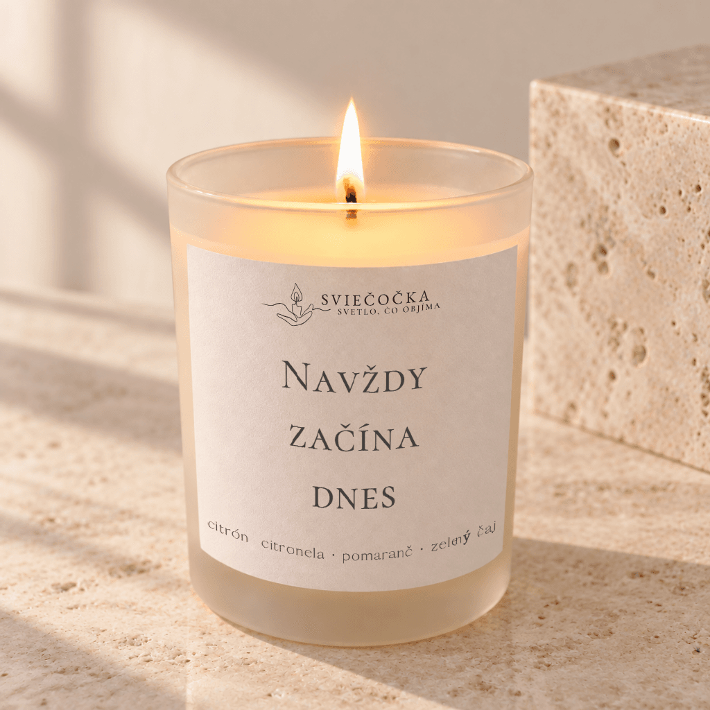 Navždy začína dnes - citrón · citronela · pomaranč · zelený čaj - ručne vyrábaná sójová sviečka